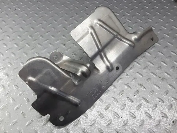 Escudo térmico subchassis OEM 9492677 BMW X5 G05 image 4