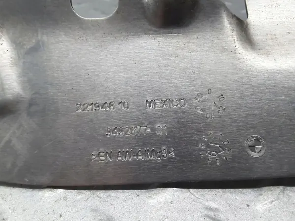 Escudo térmico subchassis OEM 9492677 BMW X5 G05 image 7