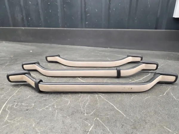 Mercedes W123 katonkahva OEM raczka podsufitki w123 image 2