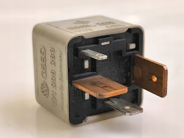 Mercedes-Benz E W211 2002 Relaat OEM 171906383 image 2