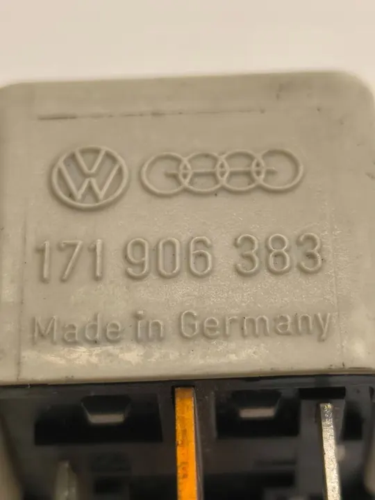 Mercedes-Benz E W211 2002 Relaat OEM 171906383 image 3