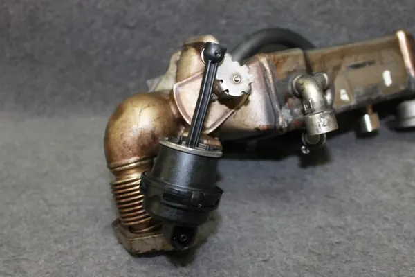 BMW E90 F01 F10 E70 Enfriador EGR 7805446 image 2