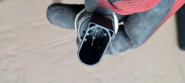 Q5 80A Sensor de Pressão de Combustível 2.0 TFSI 06K906051C image 4