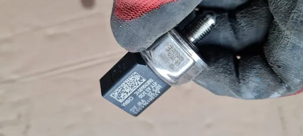 Q5 80A Sensor de Pressão de Combustível 2.0 TFSI 06K906051C image 7