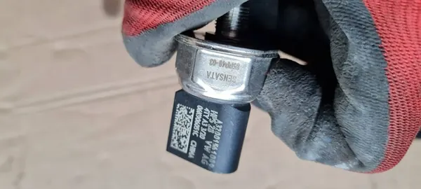 Q5 80A Sensor de Pressão de Combustível 2.0 TFSI 06K906051C image 9