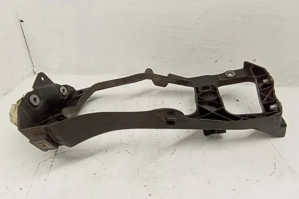 Support de phare avant droit VW TOUAREG 7P6806510 image 2