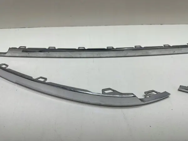 Listón parachoques cromo trasero OEM 5NA853835 VW Tiguan image 3