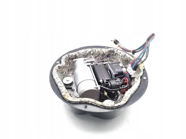 Land Rover Discovery Achteras luchtvering compressor OEM 1092349 image 10