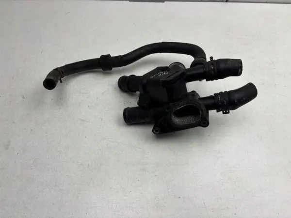 Carcasa termostato Skoda OE OEM 06A121513 Usado image 3