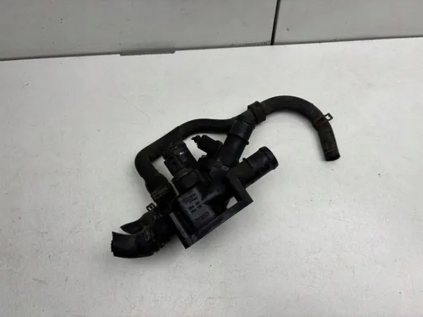 Carcasa termostato Skoda OE OEM 06A121513 Usado image 4