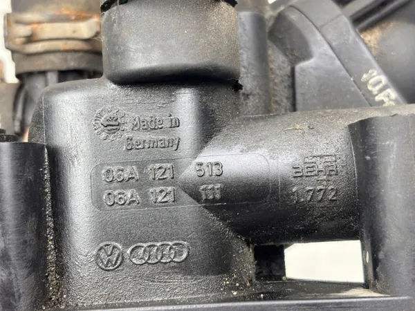 Carcasa termostato Skoda OE OEM 06A121513 Usado image 6