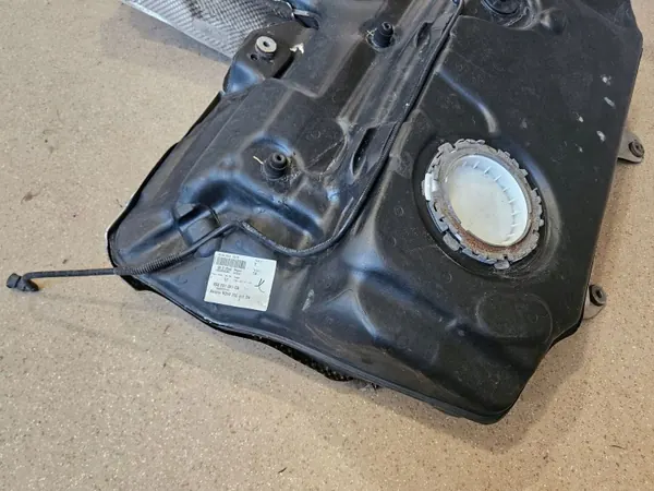 Bränsletank Bak Audi A7 S7 OEM 4G8201021 image 6