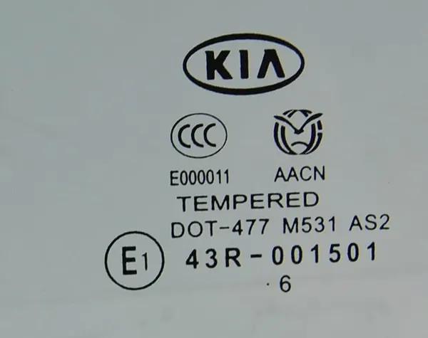 KIA RIO II Ventana Triangular Trasera Derecha image 2