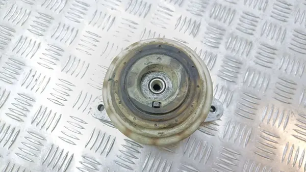 Mercedes-Benz S W221 2008 Engine Mounting Bracket image 4