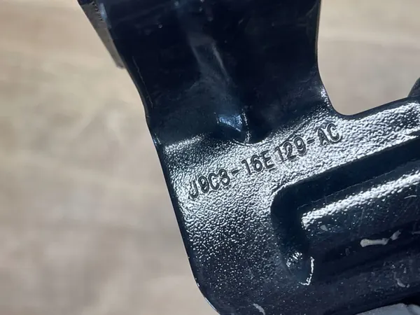 Support de garde-boue avant Jaguar E-Pace 2019 OEM J9C316E129AC image 4