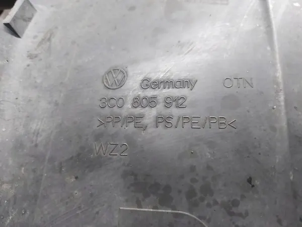 Nedre Motorplåt Passat B6 3C0825237B image 4