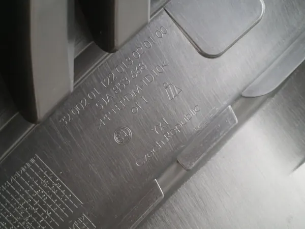 SKODA RAPID Center Grill 5JA853668 image 9