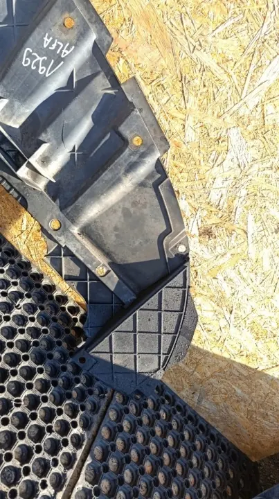 Alfa Romeo Giulietta Frontstoßstangenabdeckung OEM 50518462 image 4