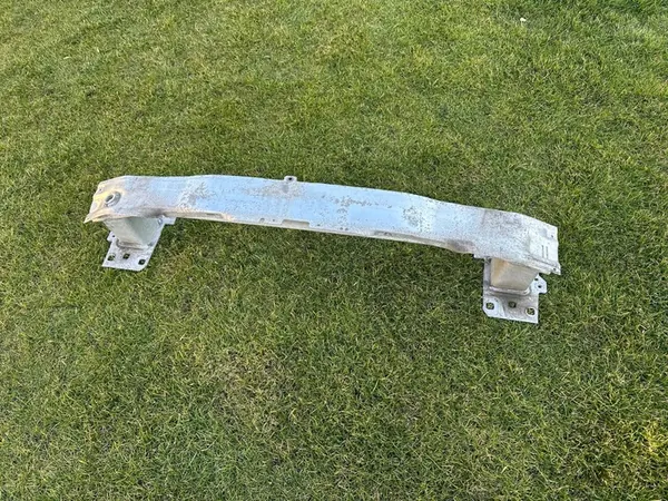 AUDI A3 8V Etupuskuri OEM 8V0807109 B image 2