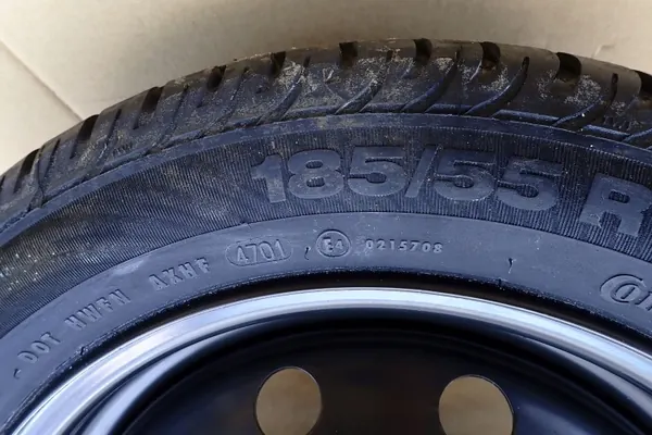 Roda sobresselente Renault Clio II OEM 185/55 R15 image 6