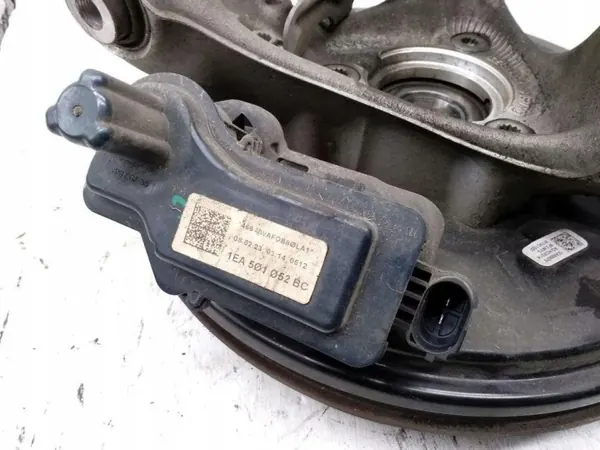 VW ID.3 taka-oikea pyörännapa OEM 1EA505436M image 6