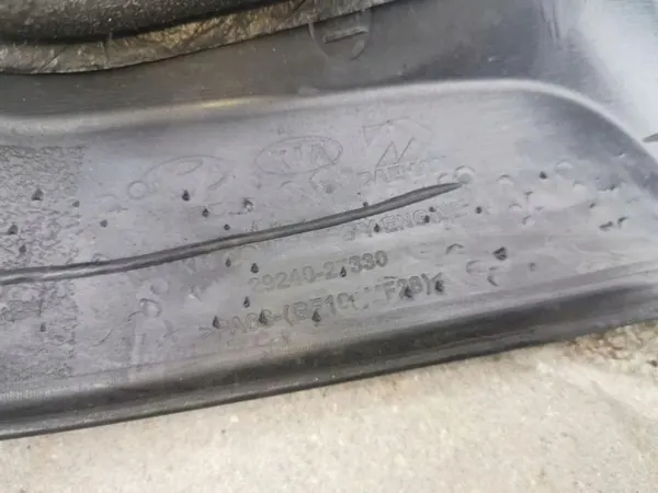 Yläpuolinen Moottorikansi OEM 29240-27330 Hyundai Tucsonille image 3