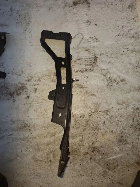 Audi A4 Avant etu vasen lokasuoja OEM 8W0821135C image 2