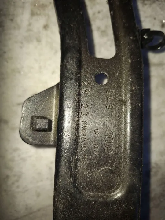 Audi A4 Avant etu vasen lokasuoja OEM 8W0821135C image 3
