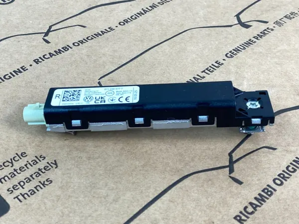 Amplificateur Antenne OEM 571035577T pour VW Touran III image 2