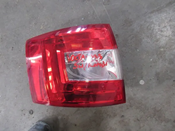 Luz trasera izquierda Skoda Octavia Mk3 (5E) 2014 00133800 image 2