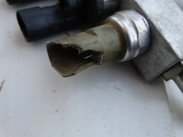 Rampe d'injecteurs GPL BRC 6 cylindres image 3