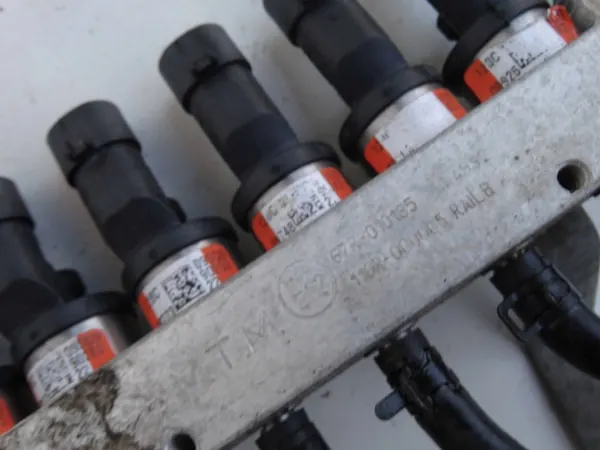 Rampe d'injecteurs GPL BRC 6 cylindres image 4