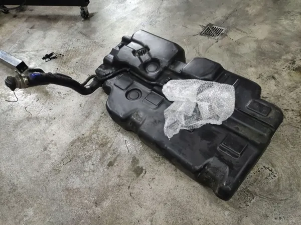 Depósito combustible VW Crafter OEM 2N0201085 - Usado image 2