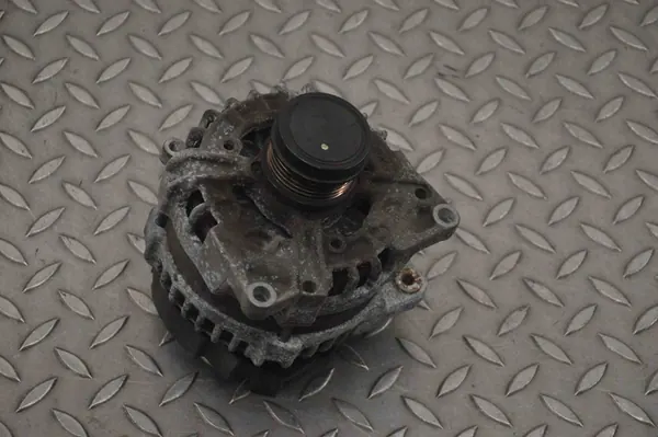 Mercedes-Benz A W176 2014 Vaihtovirtageneraattori A0009060803 image 2