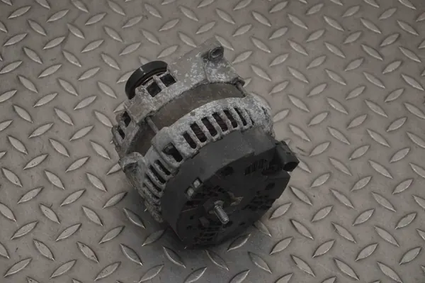 Mercedes-Benz A W176 2014 Vaihtovirtageneraattori A0009060803 image 3