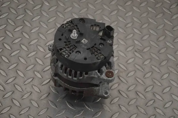 Mercedes-Benz A W176 2014 Vaihtovirtageneraattori A0009060803 image 4