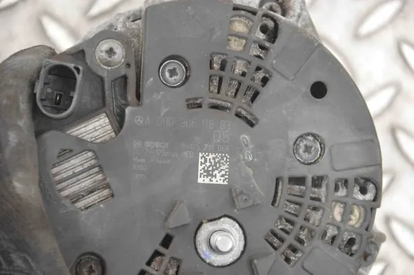 Mercedes-Benz A W176 2014 Vaihtovirtageneraattori A0009060803 image 5