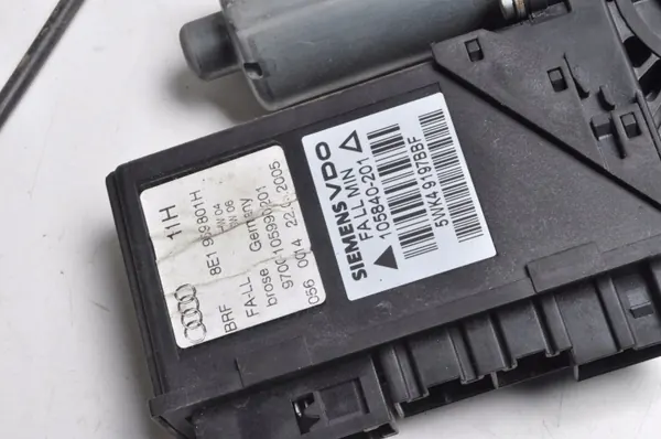 Audi A4 B7 linker voorruitregelaar OEM 8E1959801H image 3