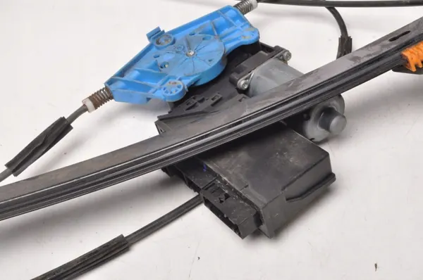 Audi A4 B7 linker voorruitregelaar OEM 8E1959801H image 5