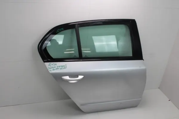 Puerta trasera derecha OEM 360211596 Skoda Superb II image 3