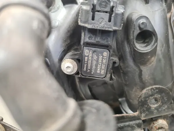 Coletor de admissão 1.6 A16XER Opel Astra IV J image 5