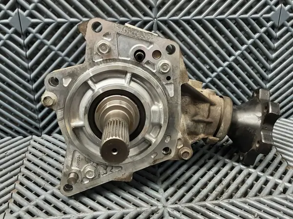 Reductor de caja Nissan OEM 33100-1AT0A - Usado image 3