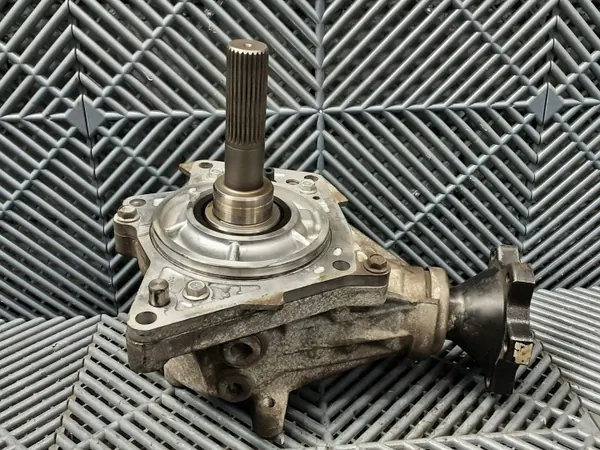 Reductor de caja Nissan OEM 33100-1AT0A - Usado image 4