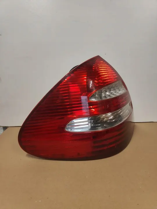 Linker Achterlicht Mercedes W211 Sedan A2118200364 image 2