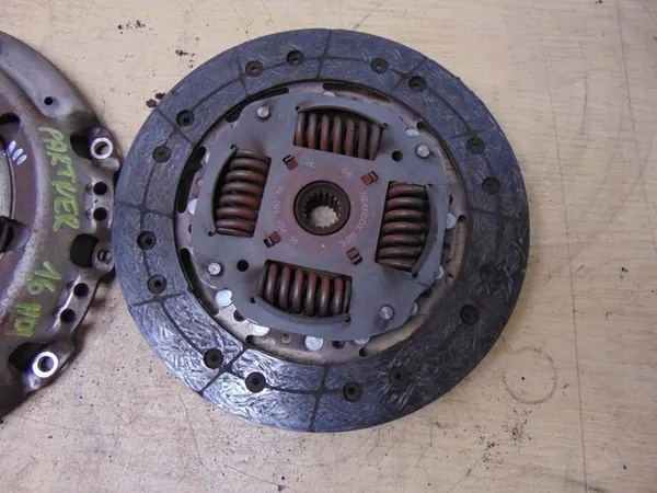 Kytkinpaketti Peugeot Partner III 1.6 HDI OEM image 3