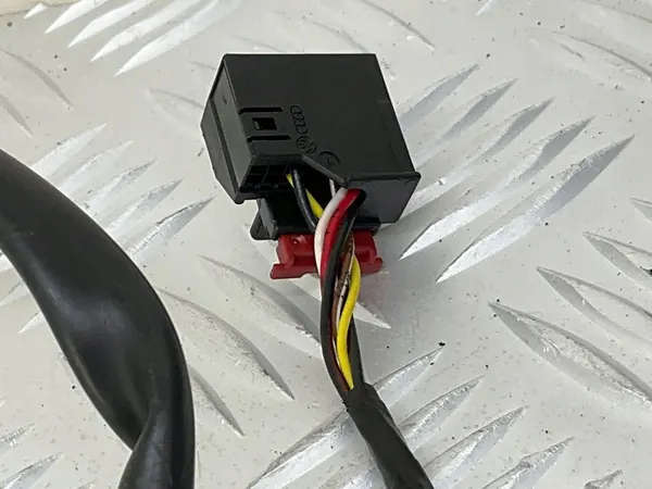 Oikea Sähköspeci Audi A3 S3 2014 8V7857410A image 2