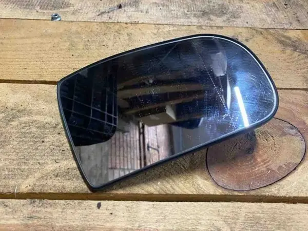 Mercedes-Benz E W210 2000 Einlagen OEM 413131454 image 2