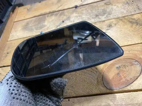 Mercedes-Benz E W210 2000 Einlagen OEM 413131454 image 4