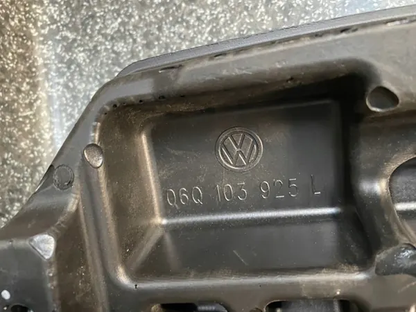 Couvercle Moteur OEM 06Q103925L pour Groupe VW image 4
