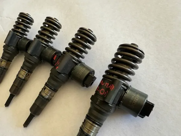 Injecteur VW SEAT SKODA DODGE 2.0 TDI 03G130073G image 3